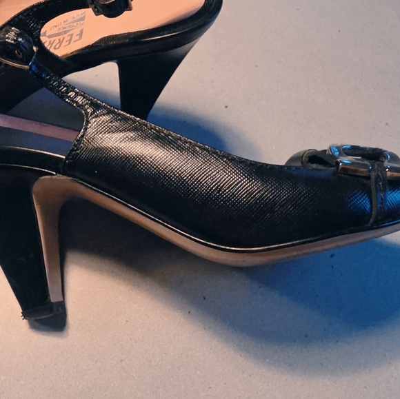 Salvatore Ferragamo Gancini slingback pumps. - Picture 6 of 12